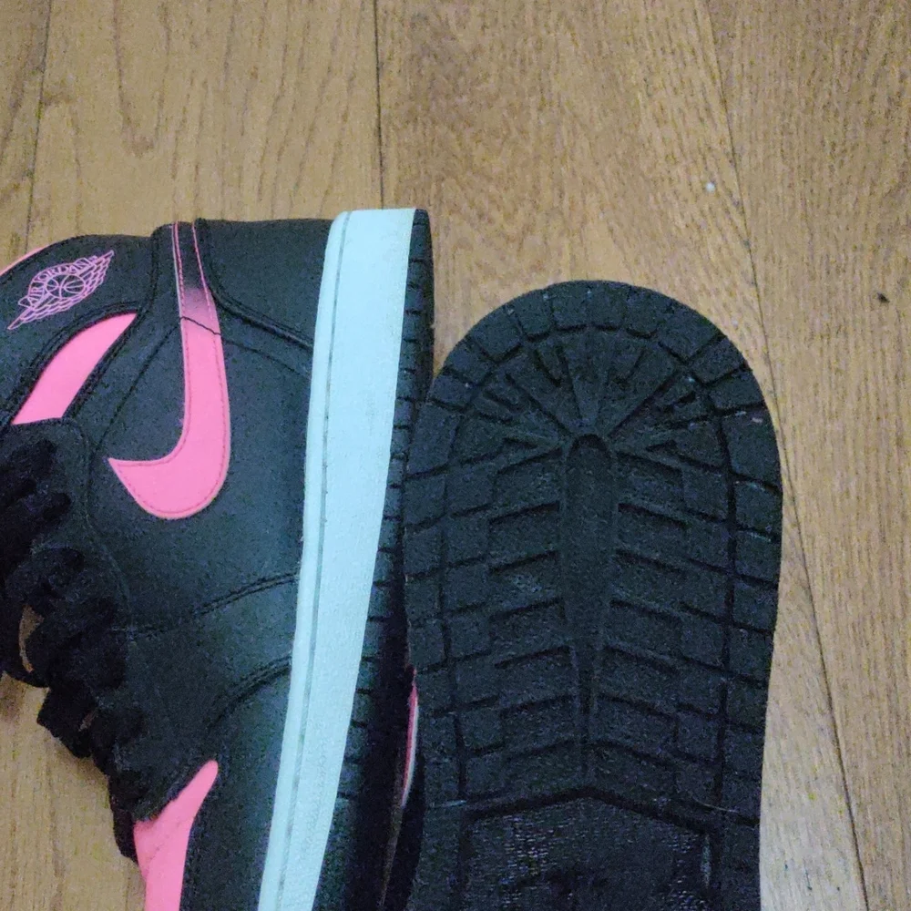 Air Jordan 1 Retro High Sneakers - Black and Pink
